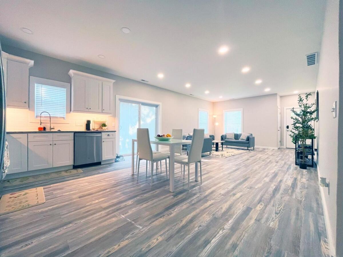 Beautiful Cozy New Build Home - Pet Friendly South Euclid Exterior photo