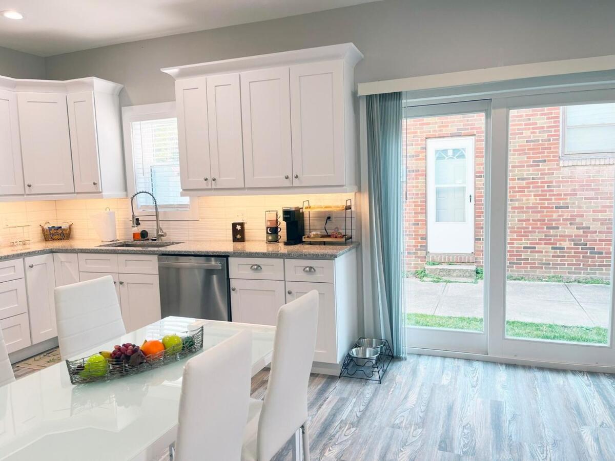 Beautiful Cozy New Build Home - Pet Friendly South Euclid Exterior photo